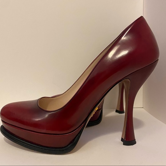 PRADA ❤️🔥 red leather PUMPS ❤️🔥 heels - Picture 2 of 9